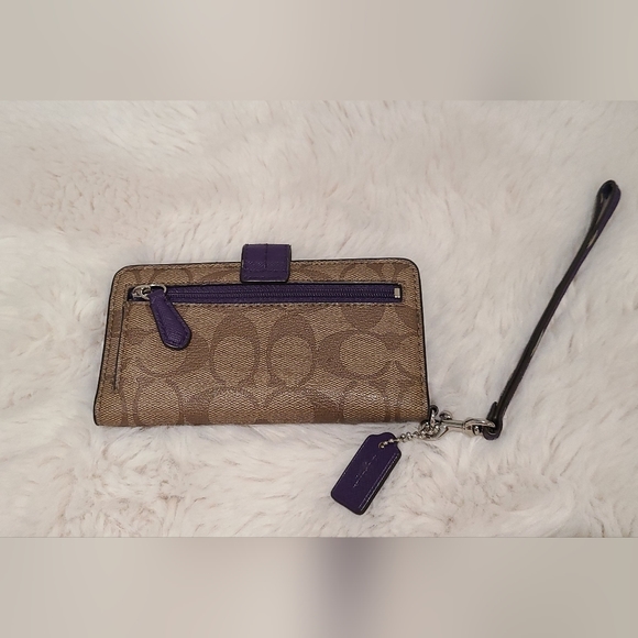 Coach Wallet Authentic - Picture 2 of 3